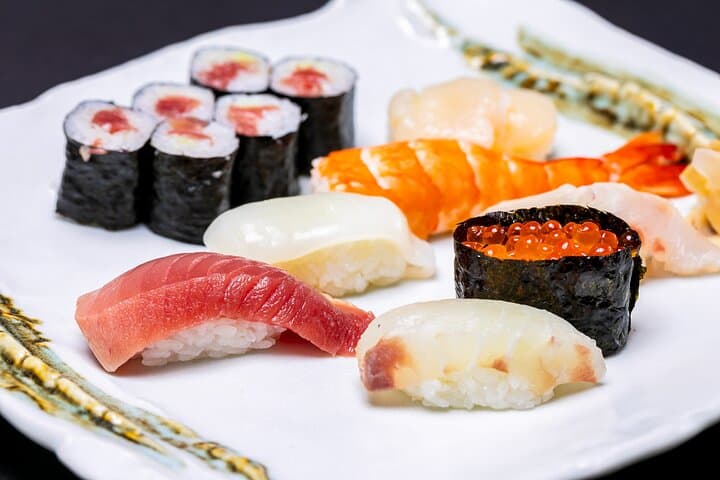 Sushi Nigiri Making Experience with a Sushi Chef — photo 2