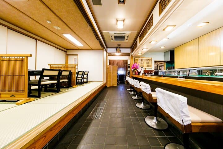 Sushi Nigiri Making Experience with a Sushi Chef — photo 3