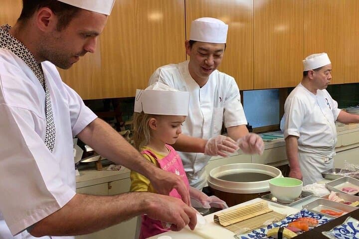 Sushi Nigiri Making Experience with a Sushi Chef — photo 4