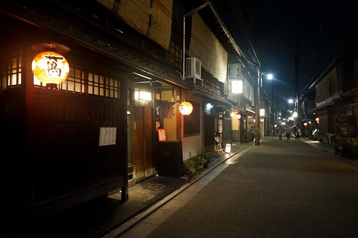 Dinner with Maiko in a Traditional Kyoto Style Restaurant Tour — photo 11