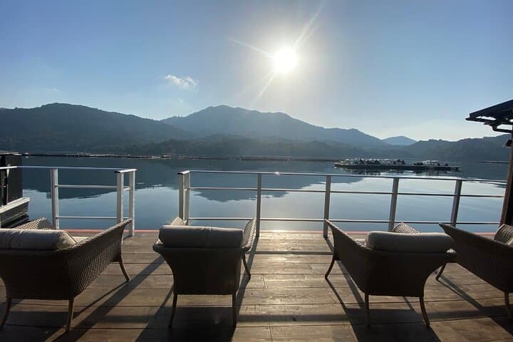 Lunch on Raft-Style Boat HANAIKADA on the west coast of Miyajima — photo 3