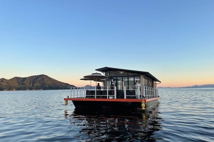 Lunch on Raft-Style Boat HANAIKADA on the west coast of Miyajima — photo 2