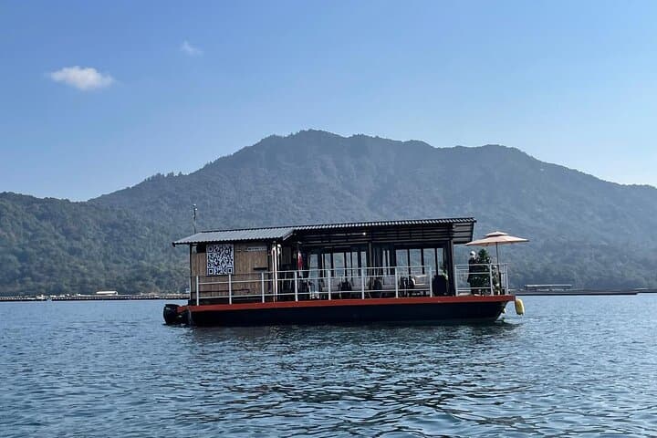 Lunch on Raft-Style Boat HANAIKADA on the west coast of Miyajima — photo 7