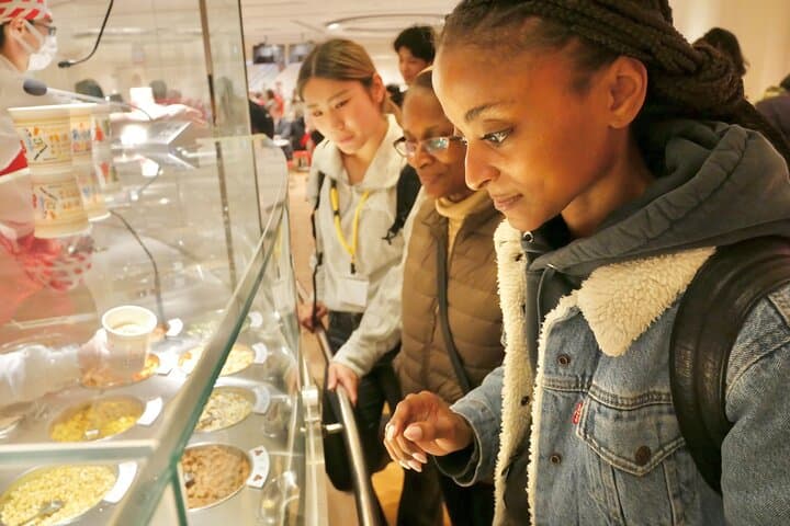 Yokohama: Guided Cup Noodles Museum Tour & Make Your Own Cup — photo 9