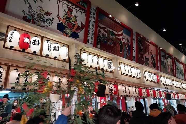 Osaka Food Tour with 10 Classic Japanese Tastings & Drinks — photo 12