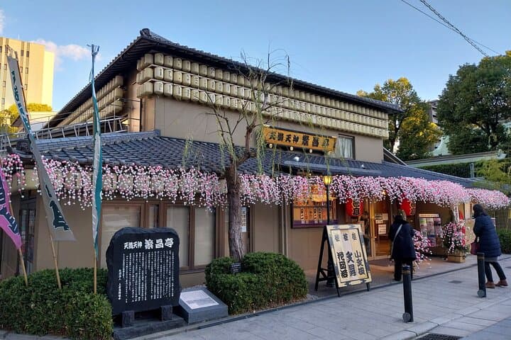Osaka Food Tour with 10 Classic Japanese Tastings & Drinks — photo 13