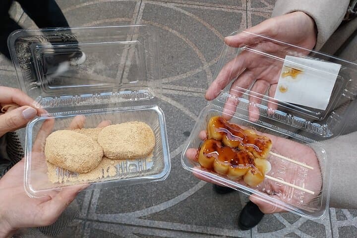Osaka Food Tour with 10 Classic Japanese Tastings & Drinks — photo 11