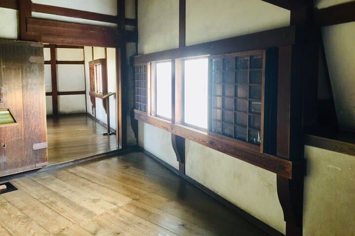 Half-Day Private Guided Tour to Himeji Castle — photo 8