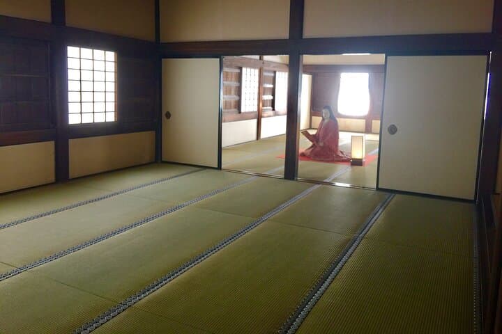 Half-Day Private Guided Tour to Himeji Castle — photo 12