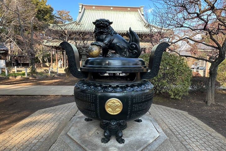 Tokyo: Gotokuji Culture Walk & Lucky Cat Temple Experience — photo 12