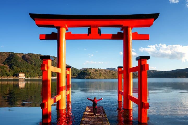 Visiting Historical Sites in Hakone with a View of Mount Fuji — photo 4