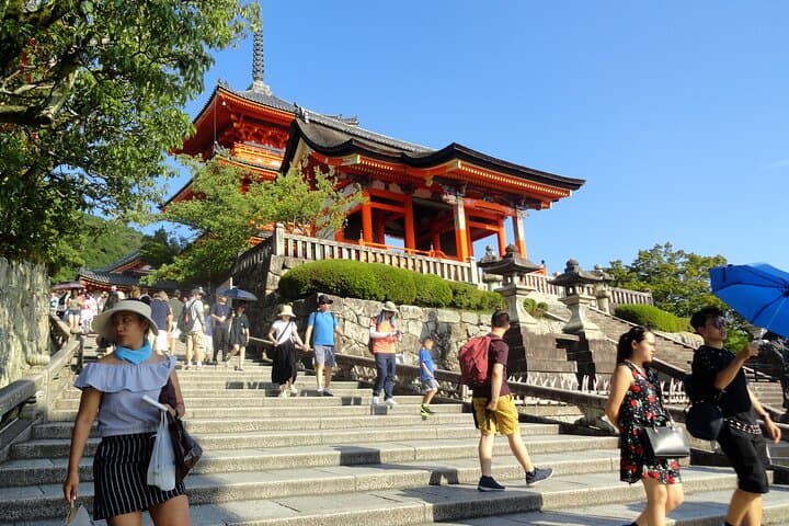 Kiyomizudera, Higashiyama and Yasaka Shrine Guided Walking Tour — photo 10