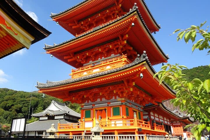 Kiyomizudera, Higashiyama and Yasaka Shrine Guided Walking Tour — photo 6