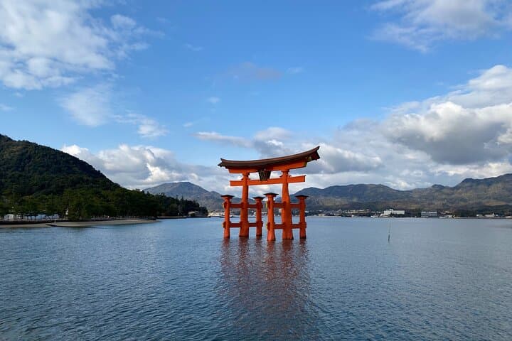 Hiroshima & Miyajima Full-Day Private Tour with Licensed Guide — photo 2