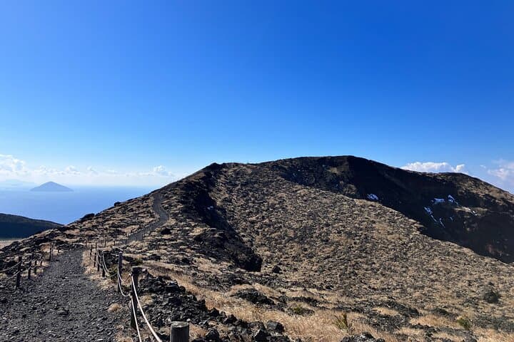 Trekking Volcanic Island in Izu Oshima — photo 3