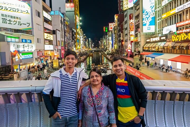 Private Vibrant Night Photoshoot Experience in Osaka (Dotonbori) — photo 4