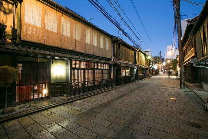 Experience Japan's Traditional Culture Night Tour in Kyoto — photo 5
