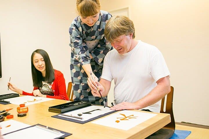 Name Writing Calligraphy Experience in Shinjuku Tokyo — photo 7