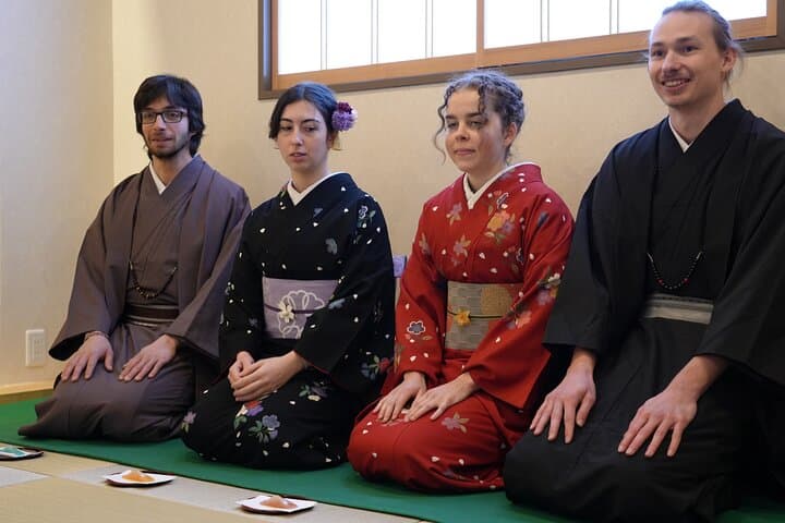 Kimono Experience at Fujisan Culture Gallery with Tea lesson — photo 2