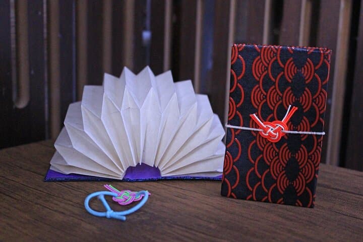 Mini Origami Lamp and Mizuhiki knot Belt Workshop in Ueno — photo 8