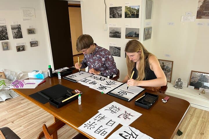 Calligraphy Class for Beginners in a Century-old Japanese House — photo 8