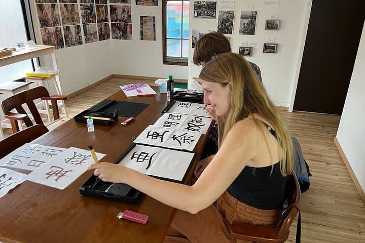 Calligraphy Class for Beginners in a Century-old Japanese House — photo 9