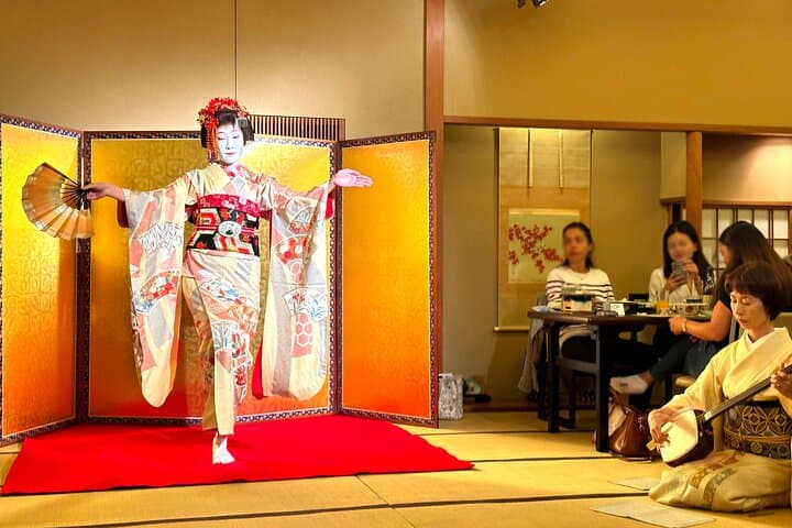 Authentic Geisha Performance with Dinner in Tokyo — photo 6