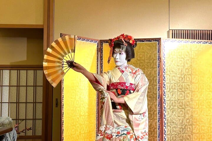 Authentic Geisha Performance with Dinner in Tokyo — photo 8