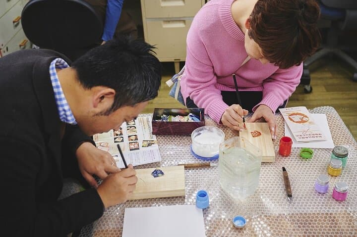 Discover the Skilled Artisan Kiri Wood Inlay Craft with a Guide — photo 3
