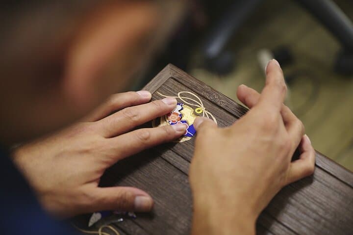 Discover the Skilled Artisan Kiri Wood Inlay Craft with a Guide — photo 5