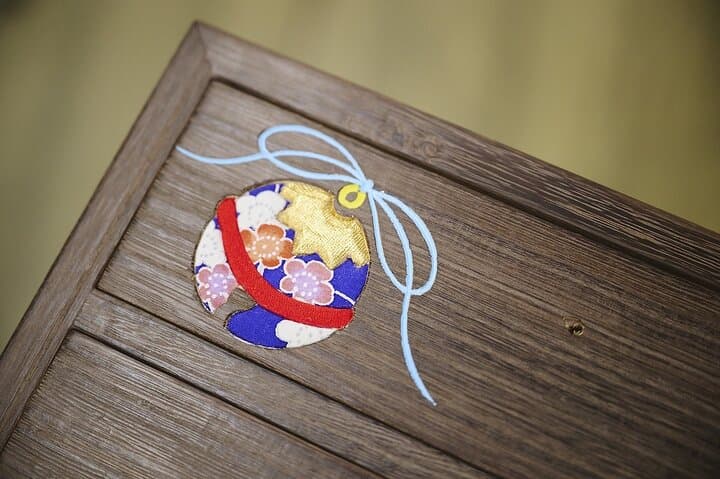 Discover the Skilled Artisan Kiri Wood Inlay Craft with a Guide — photo 9
