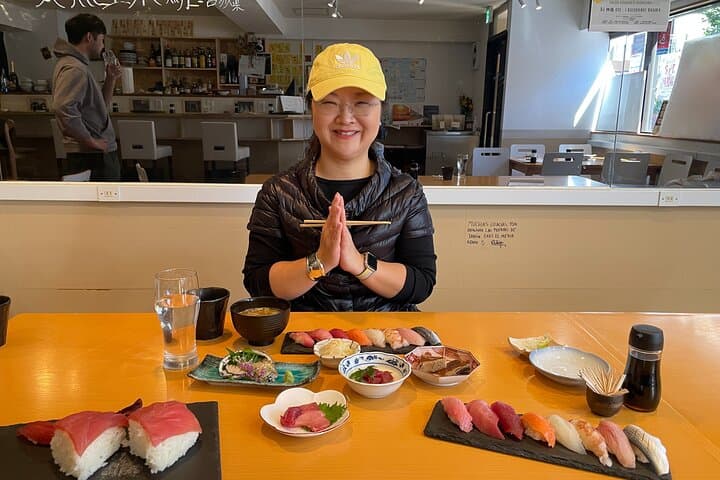 Master the art of Sushi : Toyosu Market Tour & Tuna Cutting — photo 4