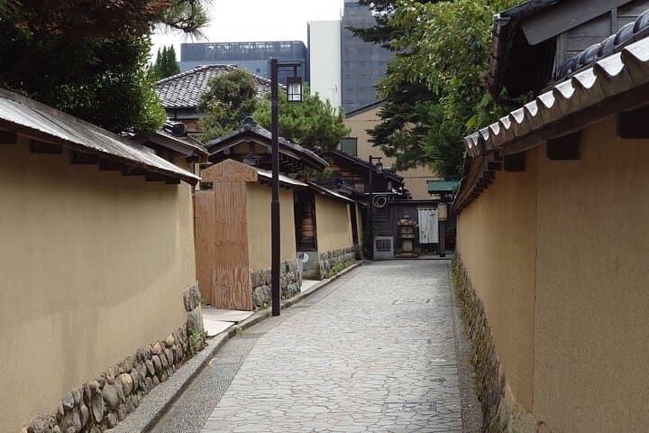 Private Tour From Kanazawa Gold Leaf and Sushi Delights — photo 4