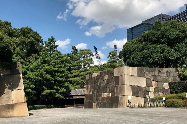 Imperial Palace East Garden and Edo Castle Walking Tour in Tokyo — photo 19