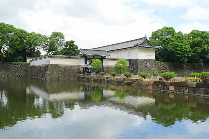 Imperial Palace East Garden and Edo Castle Walking Tour in Tokyo — photo 7