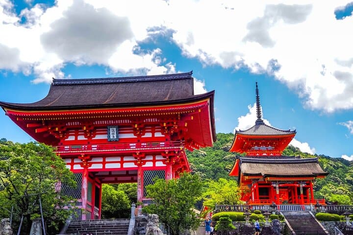 Kyoto Gion & Higashiyama Historical Walking Tour — photo 11