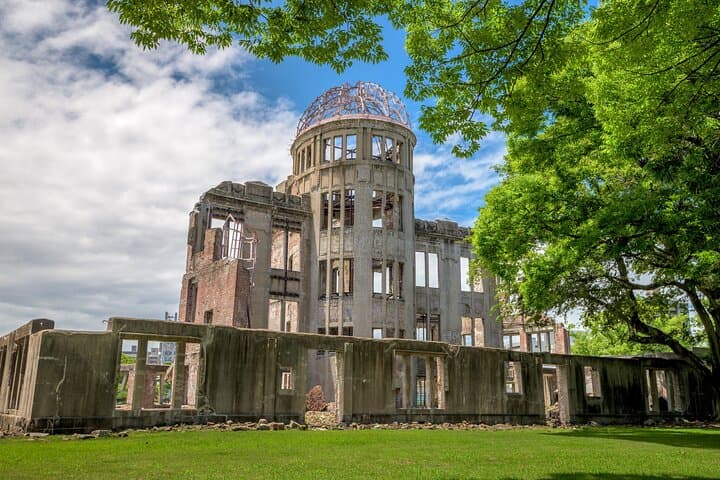 Hiroshima’s Historic Walk Private Tour: Castle, Dome & Peace Park — photo 3