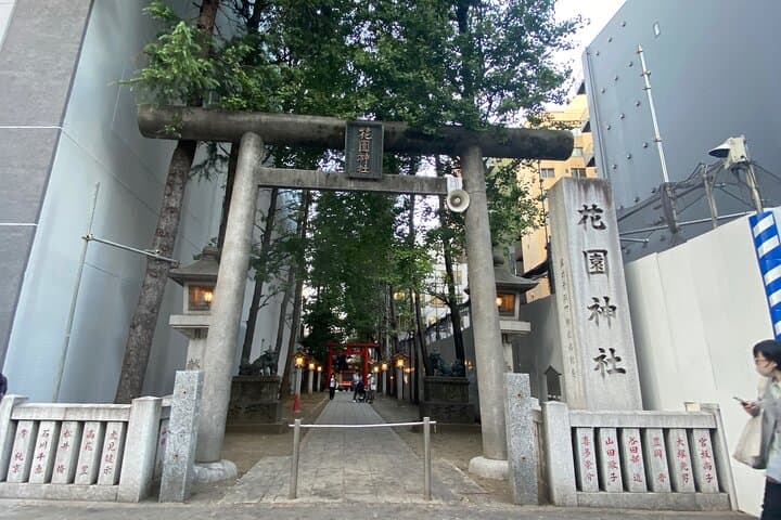Guided Kabukicho Deepdive -All U Can Drink Izakaya & Sake Tasting — photo 7