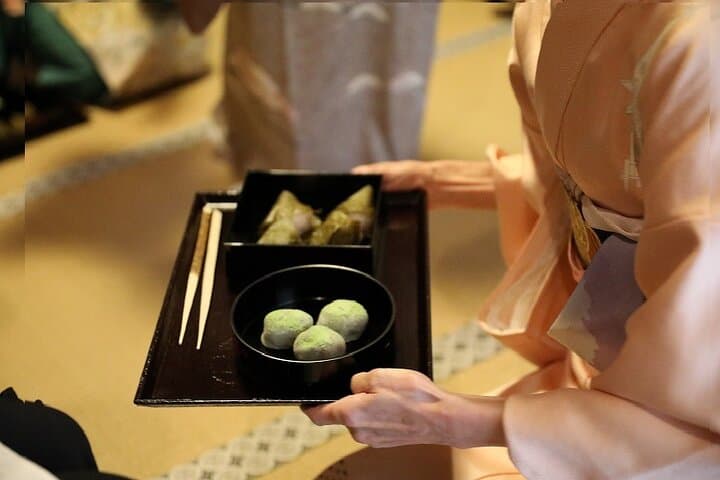 Kyoto Tea Ceremony with Kimono near Imamiya Jinjya Shrine — photo 3
