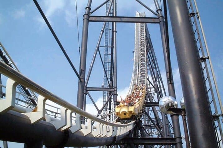 Fuji-Q Highland Amusement Park Private Tour with English Driver — photo 2