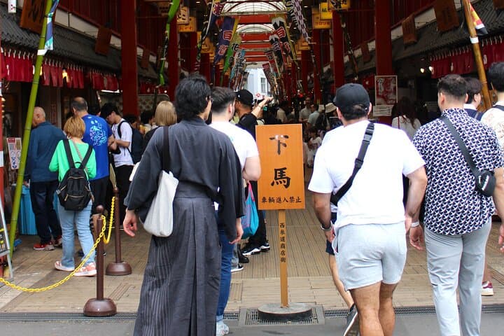 Tokyo: Asakusa Walking Tour with Japanese Comedian — photo 18