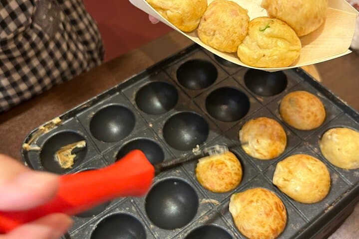 Experience Cooking Takoyaki in its Birthplace, Osaka — photo 4