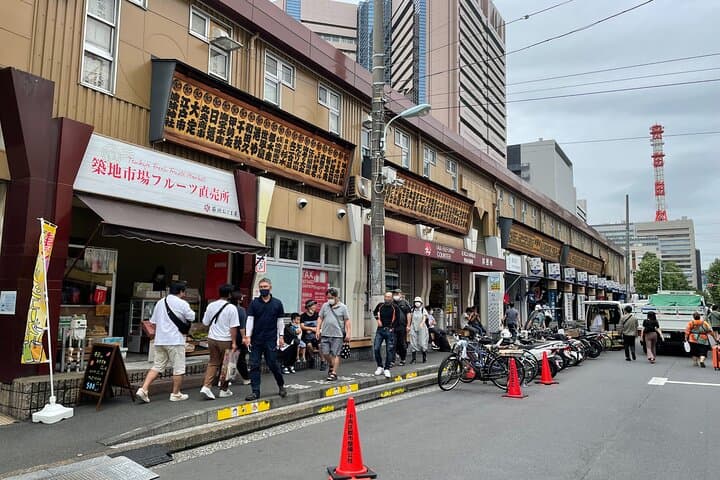Tsukiji Outer Market Tour with Unlimited Sake Tastings — photo 1