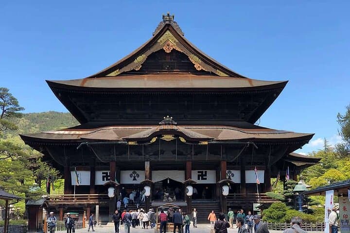Full Day Nagano Tour Jigokudani Park And Zenkuji Temple — photo 4