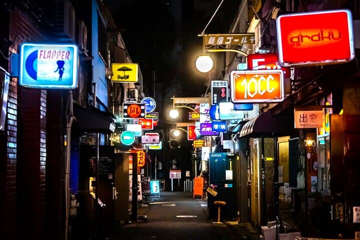 Shinjuku Night tour Include drinks and food w/ Local Guide — photo 3