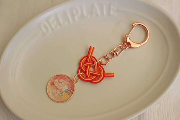 Romantic Mizuhiki Knot and Omikuji Washi Charm Workshop in Tokyo — photo 2
