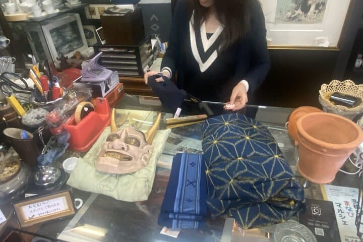 Tour of antique shops, cultural stores known only to the locals — photo 18