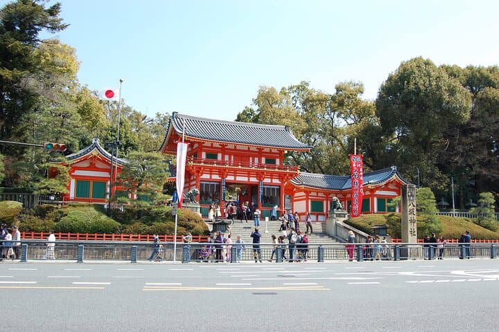 Kyoto Gion Festival, Historic Canals and Outlet Shopping Bus Tour — photo 2