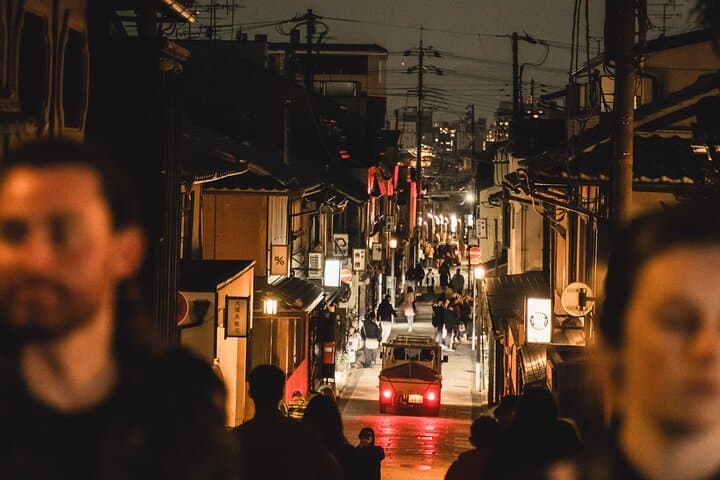 Gion Night Walking Tour — photo 11