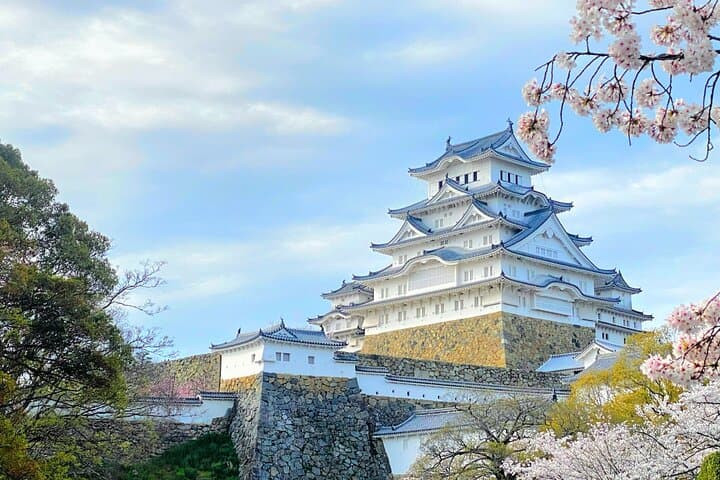 Himeji Castle, Arima Onsen & Mt. Rokko: 1-Day Bus Tour from Osaka